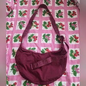 Baggu oxblood medium Cresent